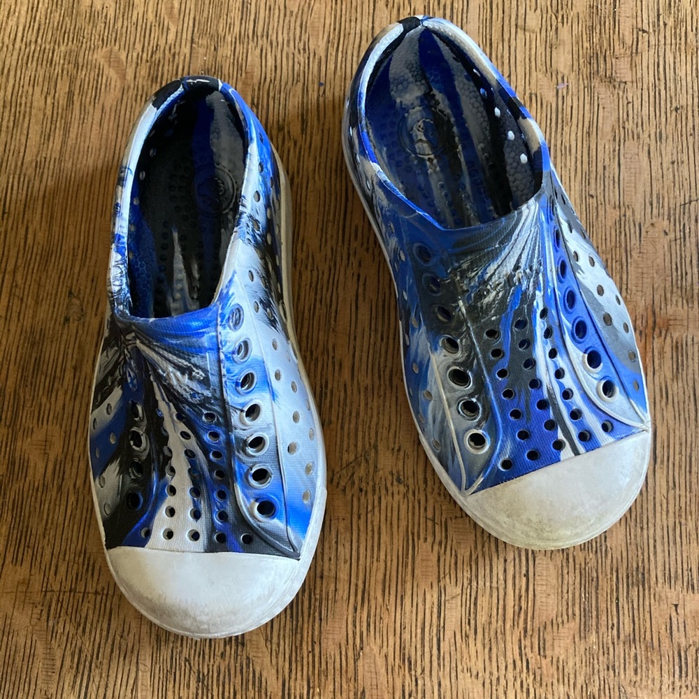 Native shoes size c8